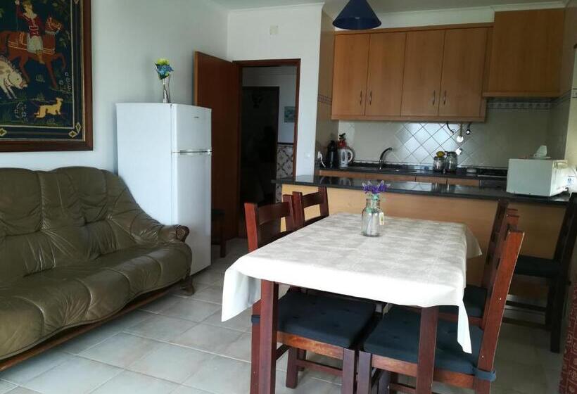 家庭间, Vina S Place