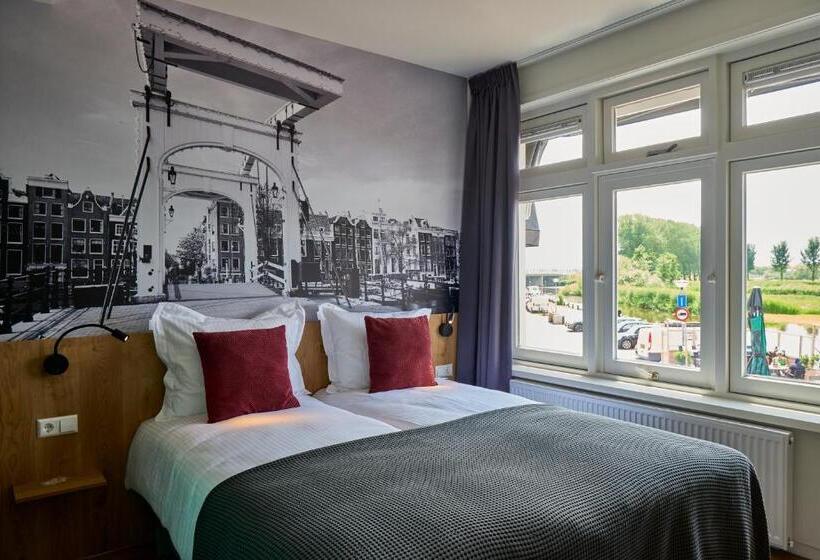 带阳台的三人标准间, Villa Groet