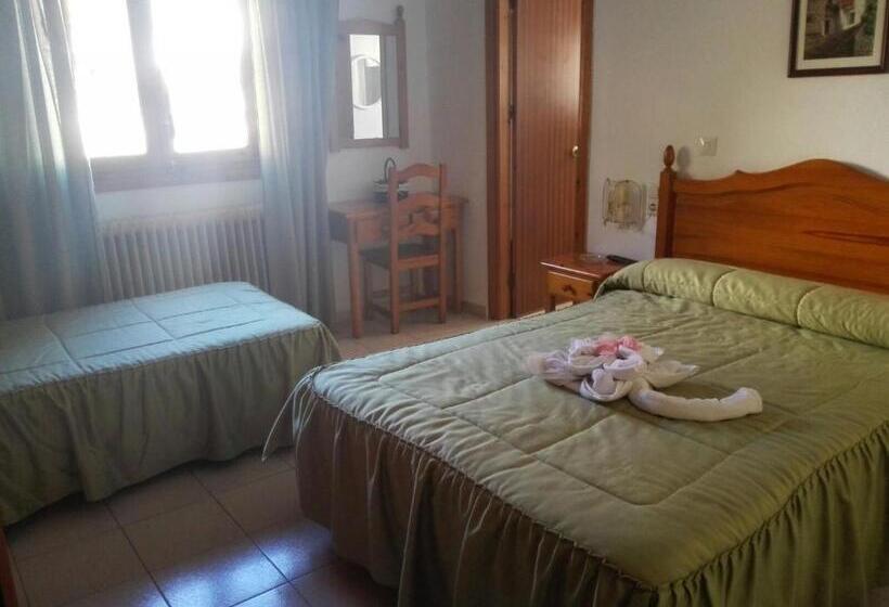 スタンダードトリプルルーム, Hostal Mulhacen