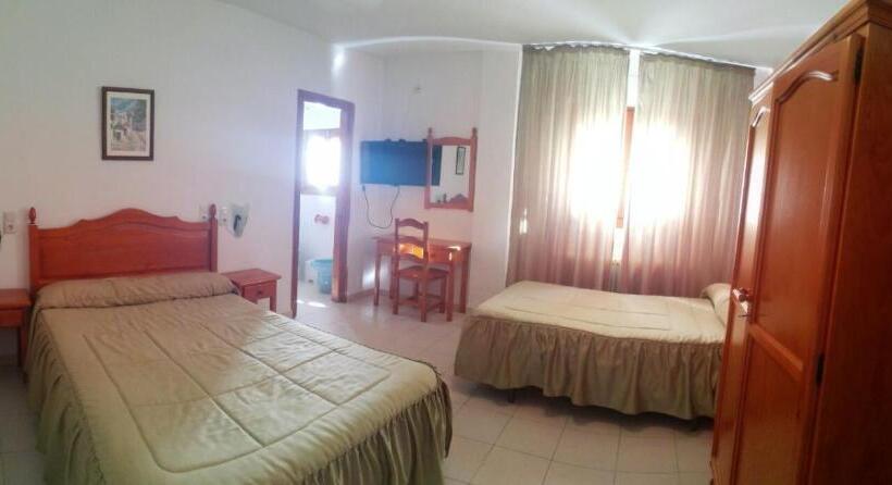 Номер Стандарт Трехместный, Hostal Mulhacen