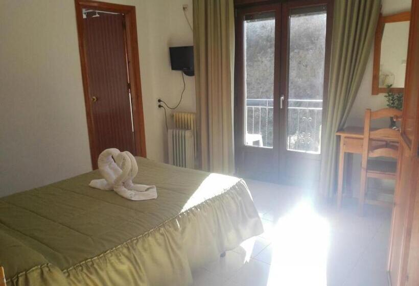 Номер Стандарт с Балконом, Hostal Mulhacen