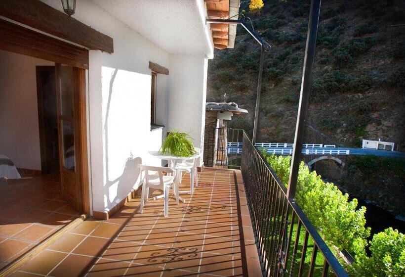 バルコニー付きスタンダードルーム, Hostal Mulhacen