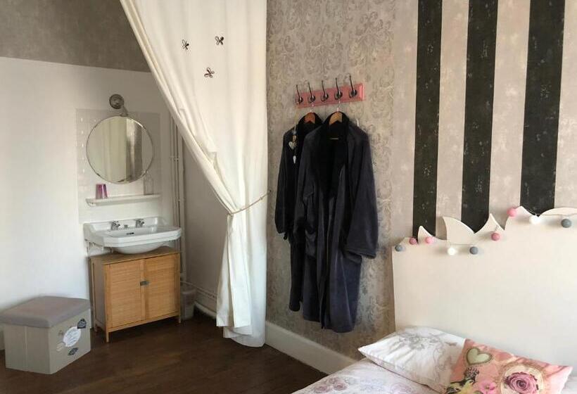 标准间, Les Thiausères