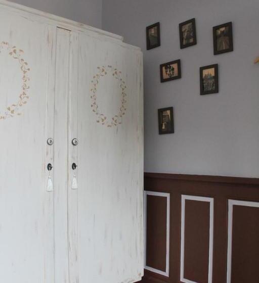 标准三人间, Les Thiausères