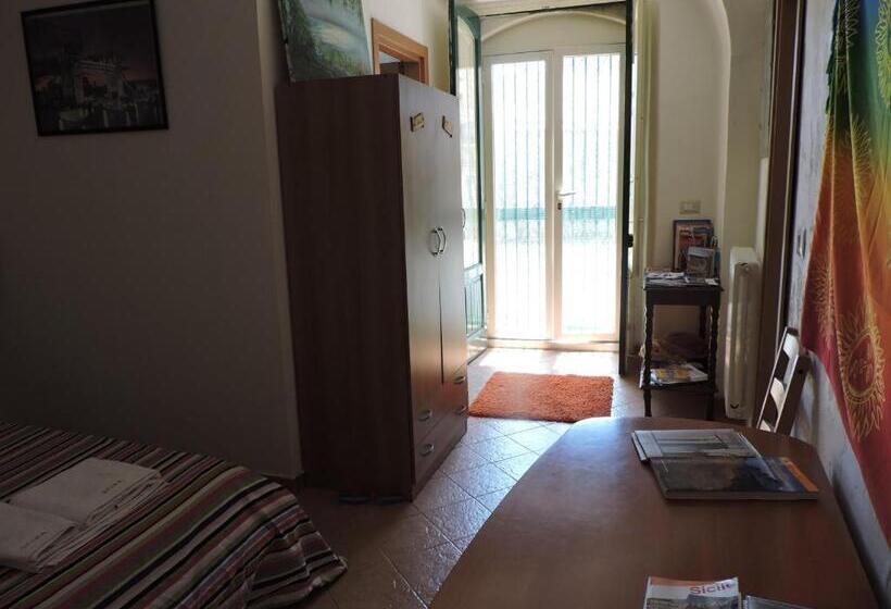 スタンダードルーム, Etna Hiking B&b