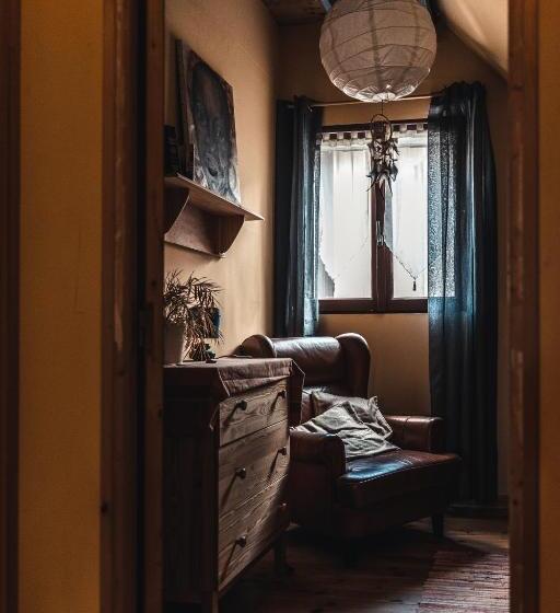 منزل غرفة نوم واحدة, Hof Mellon