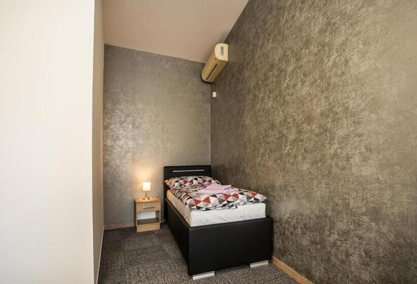 １階の１ベッドルームアパートメント, šomka