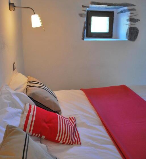 غرفة عائلية مطلّة علي الجبل, Gite Cap De La Hont