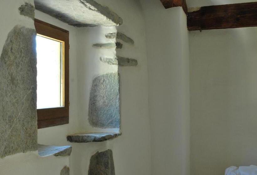 غرفة عائلية مطلّة علي الجبل, Gite Cap De La Hont