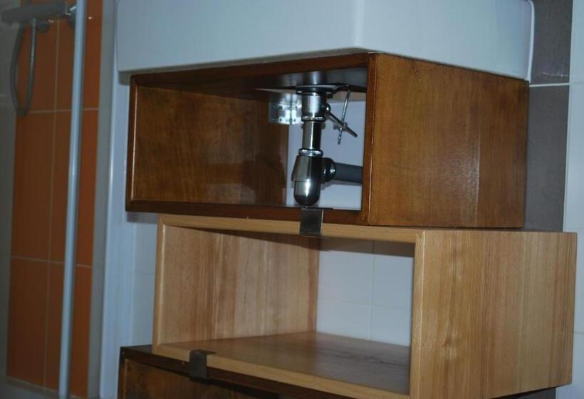 غرفة عائلية مطلّة علي الجبل, Gite Cap De La Hont