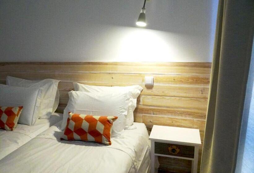 شقة غرفة واحدة, The Salty Lodge