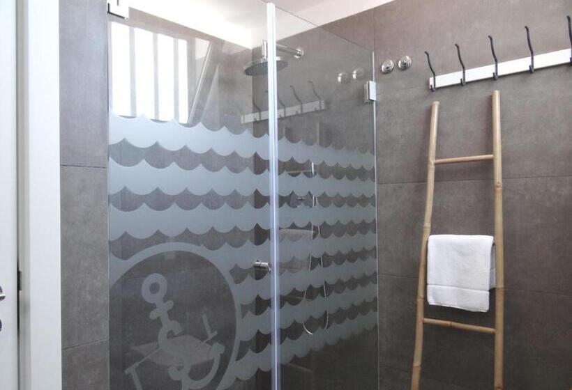 شقة غرفة واحدة مطلة على البحر, The Salty Lodge