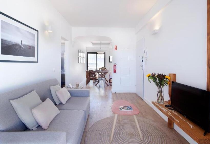 شقة غرفتين مطلة على البحر, The Salty Lodge