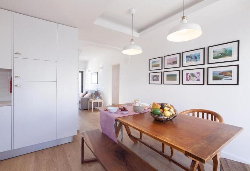 شقة غرفتين مطلة على البحر, The Salty Lodge