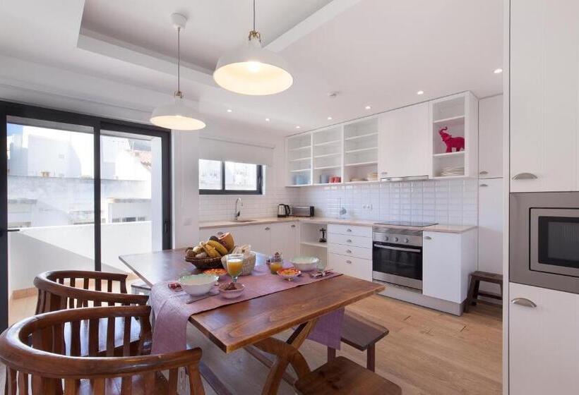 شقة غرفتين مطلة على البحر, The Salty Lodge