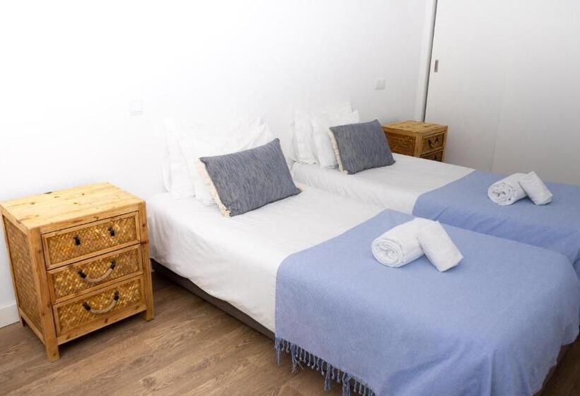 شقة غرفتين, The Salty Lodge