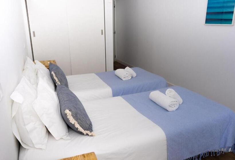 شقة غرفتين, The Salty Lodge