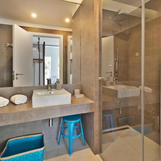 شقة غرفتين, The Salty Lodge