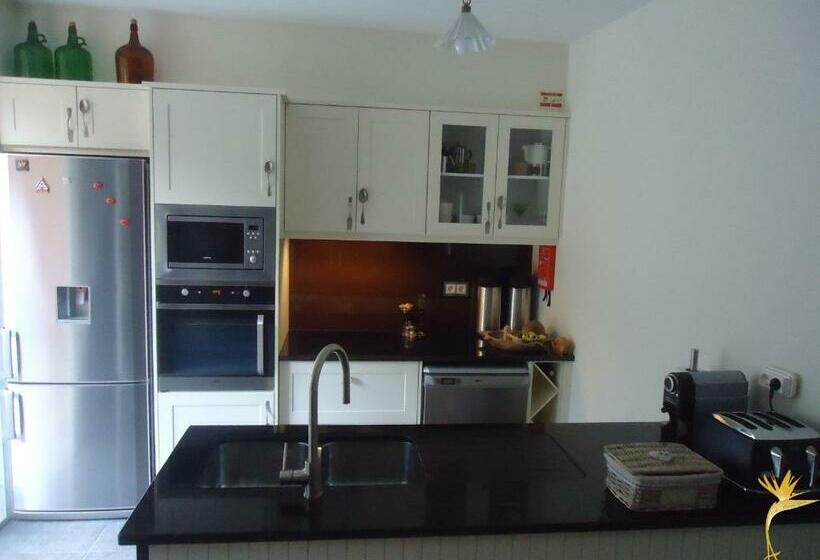 منزل 3 غرف نوم, A Casa Estrelícia Dourada Garcês