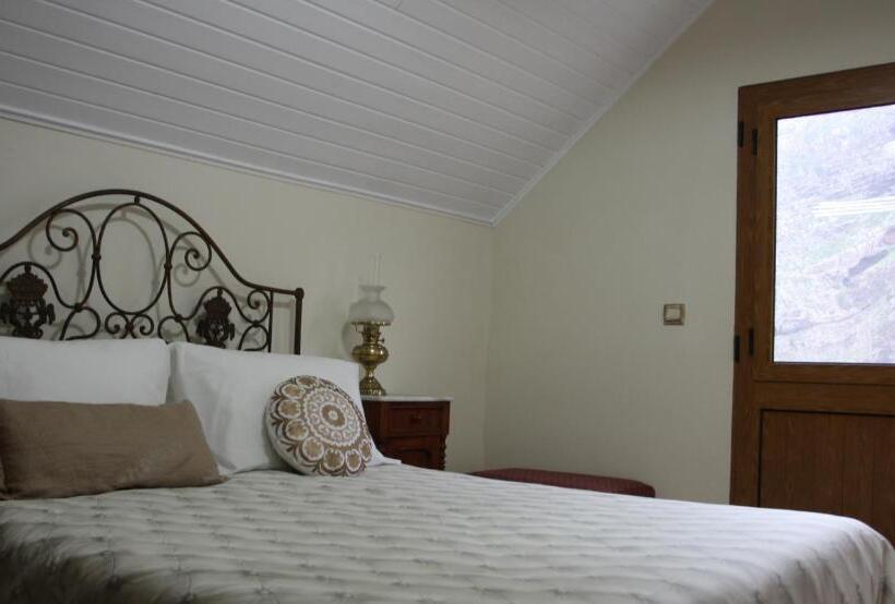 منزل غرفة نوم واحدة, A Casa Estrelícia Dourada Garcês