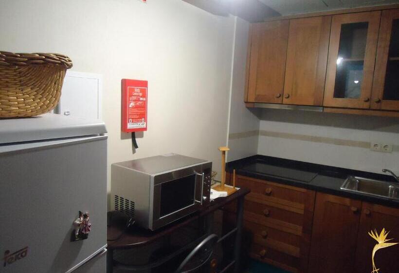 منزل غرفة نوم واحدة, A Casa Estrelícia Dourada Garcês