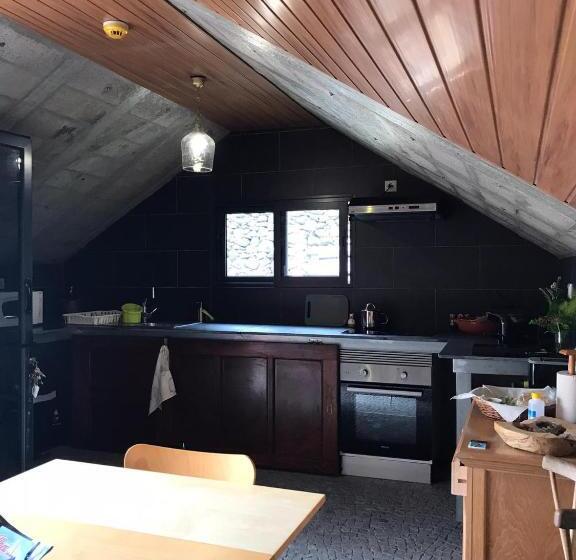 شاليه غرفة نوم واحدة, A Casa Estrelícia Dourada Garcês