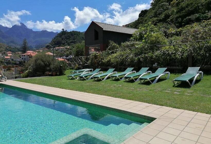 شاليه غرفة نوم واحدة, A Casa Estrelícia Dourada Garcês