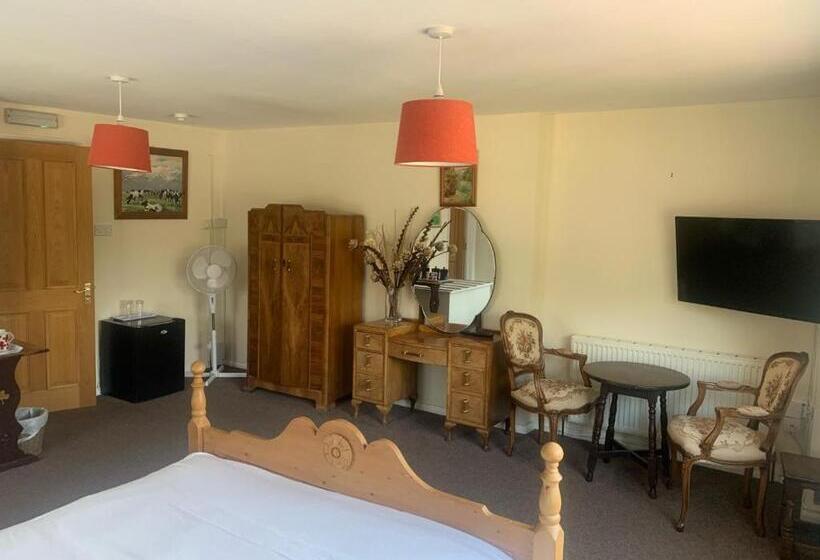 Люкс Кровать Кинг, Two Sawyers