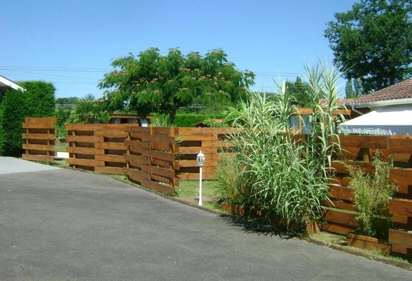 חדר סטנדרט נוף לבריכה, Chambres D Hôtes Du Hourne