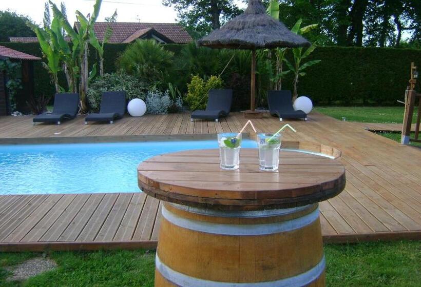 חדר סטנדרט נוף לבריכה, Chambres D Hôtes Du Hourne