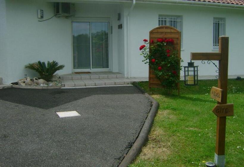 Номер Стандарт Вид на Бассейн, Chambres D Hôtes Du Hourne