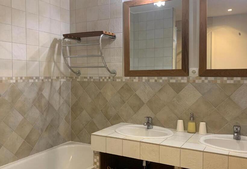 패밀리 룸, La Bihourderie