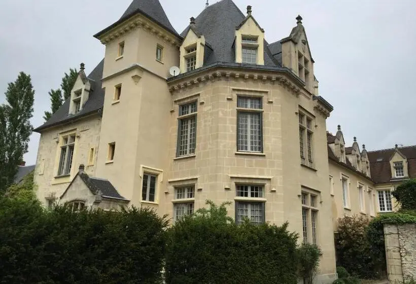 اتاق استاندارد با چشم‌انداز باغ, Le Castel Ecossais