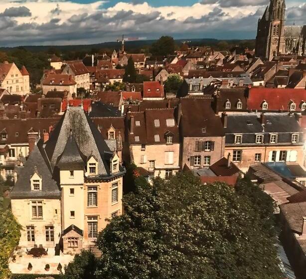 Номер Стандарт Вид на Сад, Le Castel Ecossais