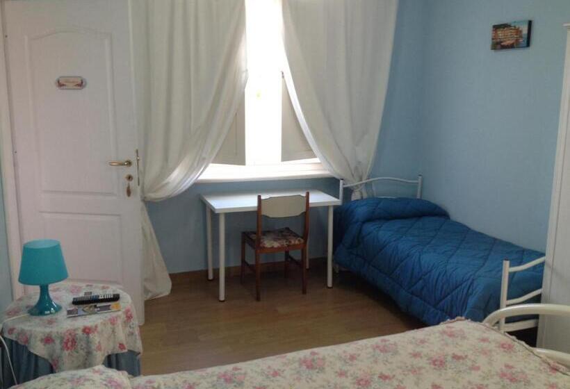 اتاق سه نفره دلوکس با چشمانداز دریا, Via Col Vento