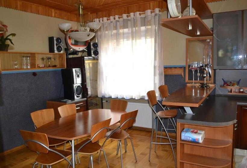 خانه 3 خوابه, Home For Guests Lakštingala