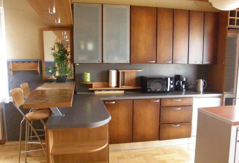 خانه 3 خوابه, Home For Guests Lakštingala