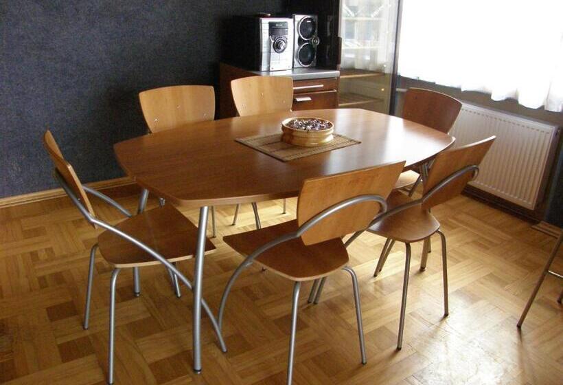 خانه 3 خوابه, Home For Guests Lakštingala