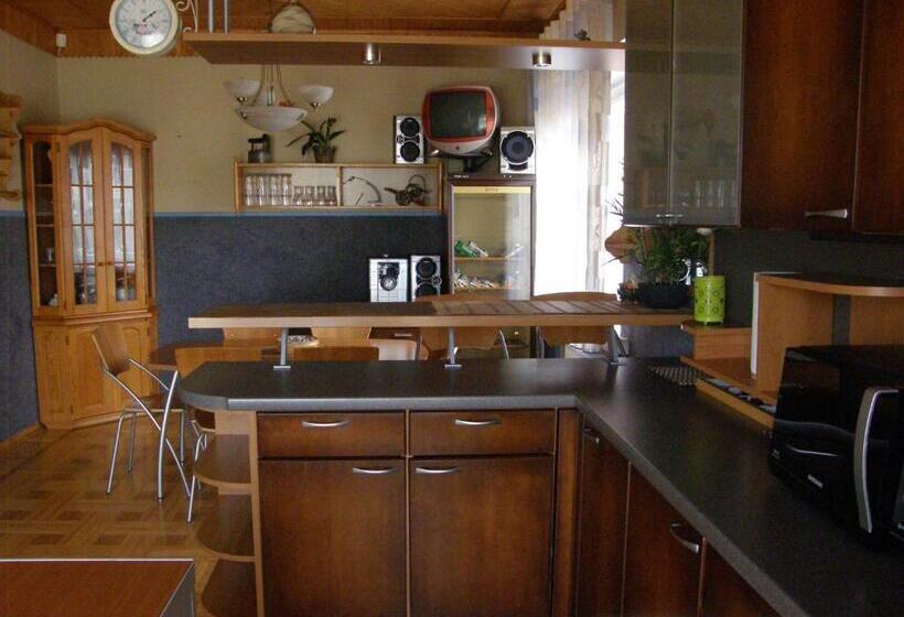 خانه 3 خوابه, Home For Guests Lakštingala