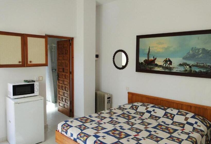 エコノミールーム, Los Geraneos