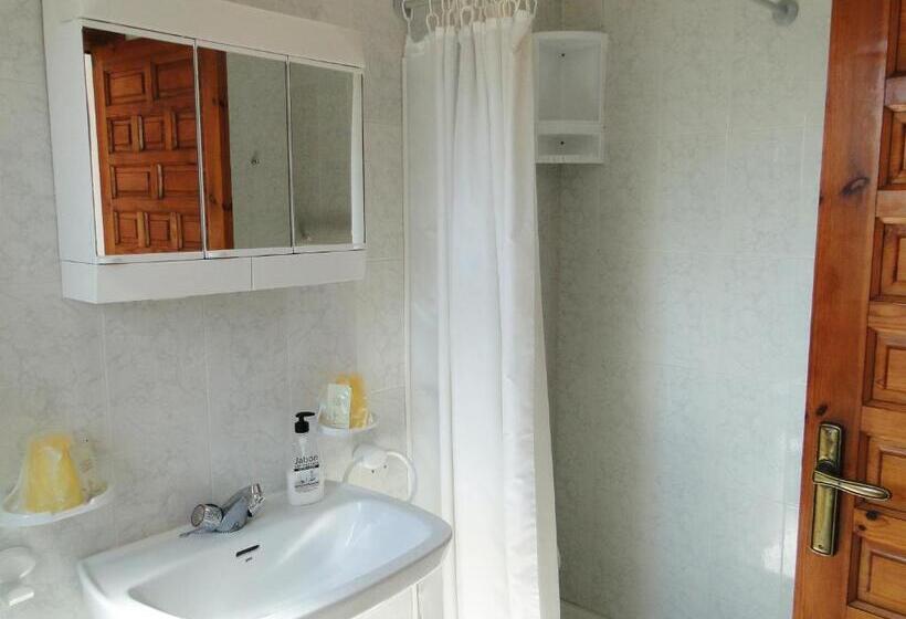 이코노미 룸, Los Geraneos