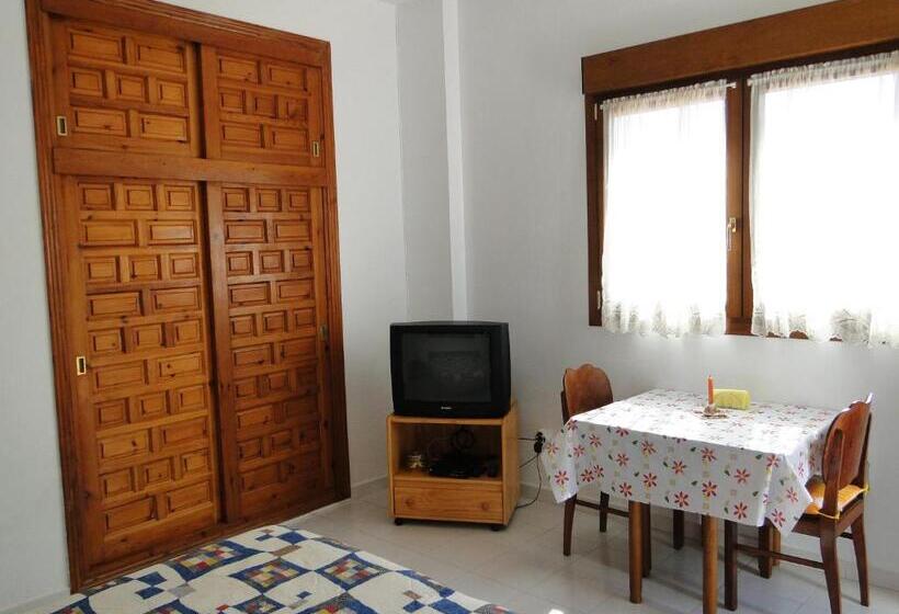 חדר אקונומי, Los Geraneos