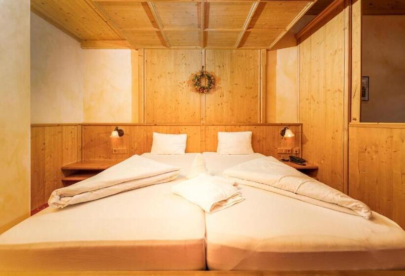 חדר משפחתי, Alfaierhof Bergheimat