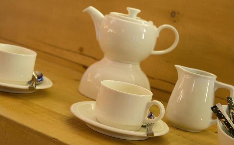 اتاق سوپریور با چشم‌انداز کوهستان, Astra