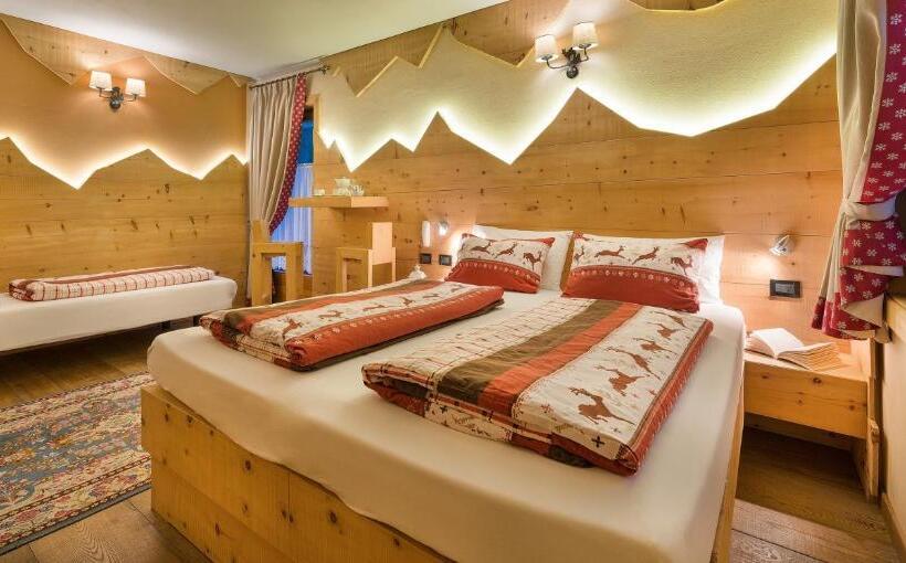 اتاق سوپریور با چشم‌انداز کوهستان, Astra