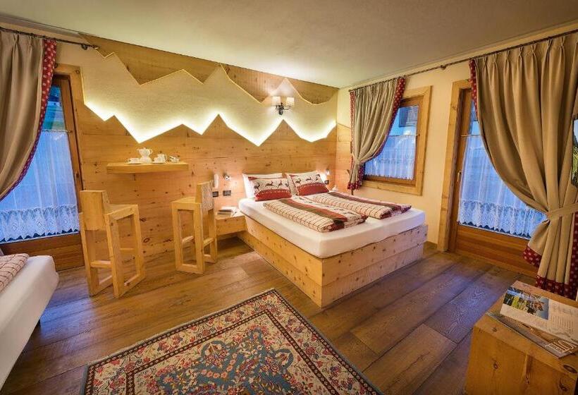 اتاق سوپریور با چشم‌انداز کوهستان, Astra