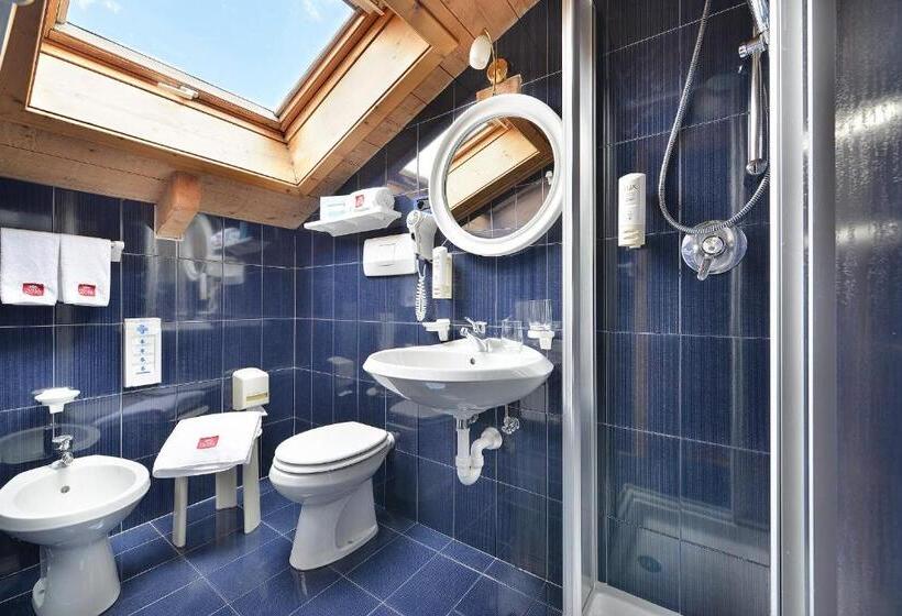 اتاق پنت هاوس, Astra