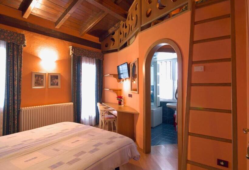 اتاق استاندارد سه نفره, Astra