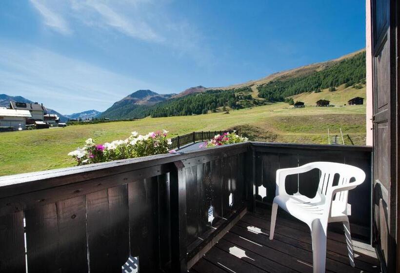 اتاق استاندارد سه نفره, Astra