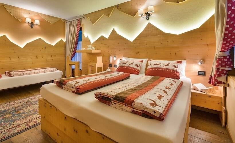 اتاق سوپریور با چشم‌انداز کوهستان, Astra